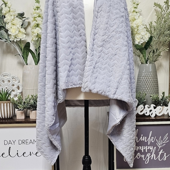 MARCUS ADLER NEW YORK | FAUX FUR WRAP VEST - NWT! - Picture 11 of 14